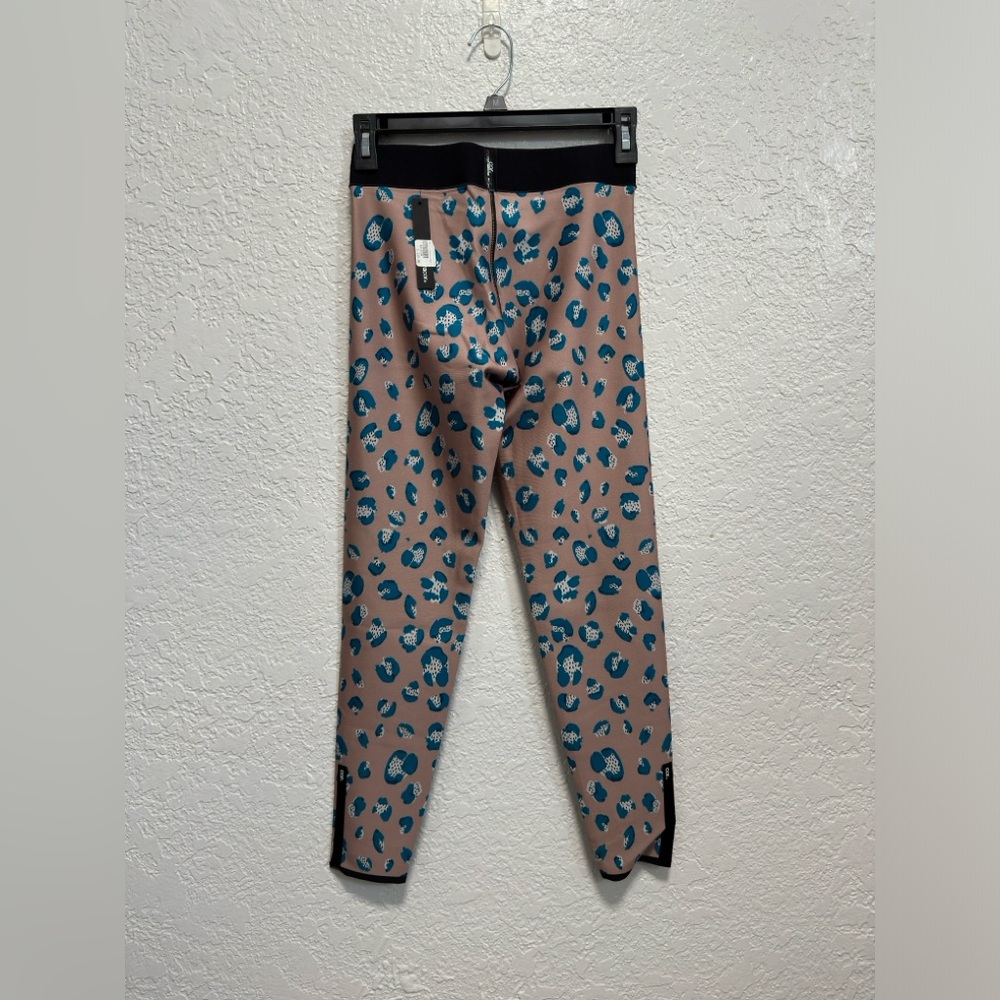 NWT Ultracor Legging- Size M- Color: Blue and cream - Picture 2 of 3